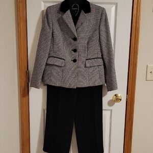 Elegant Black and White Blazer and Pants Set